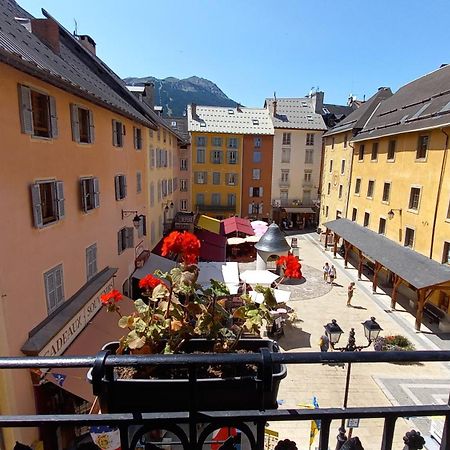 Appartement de charme le 1707 au cœur de la cité Vauban Briançon Extérieur photo