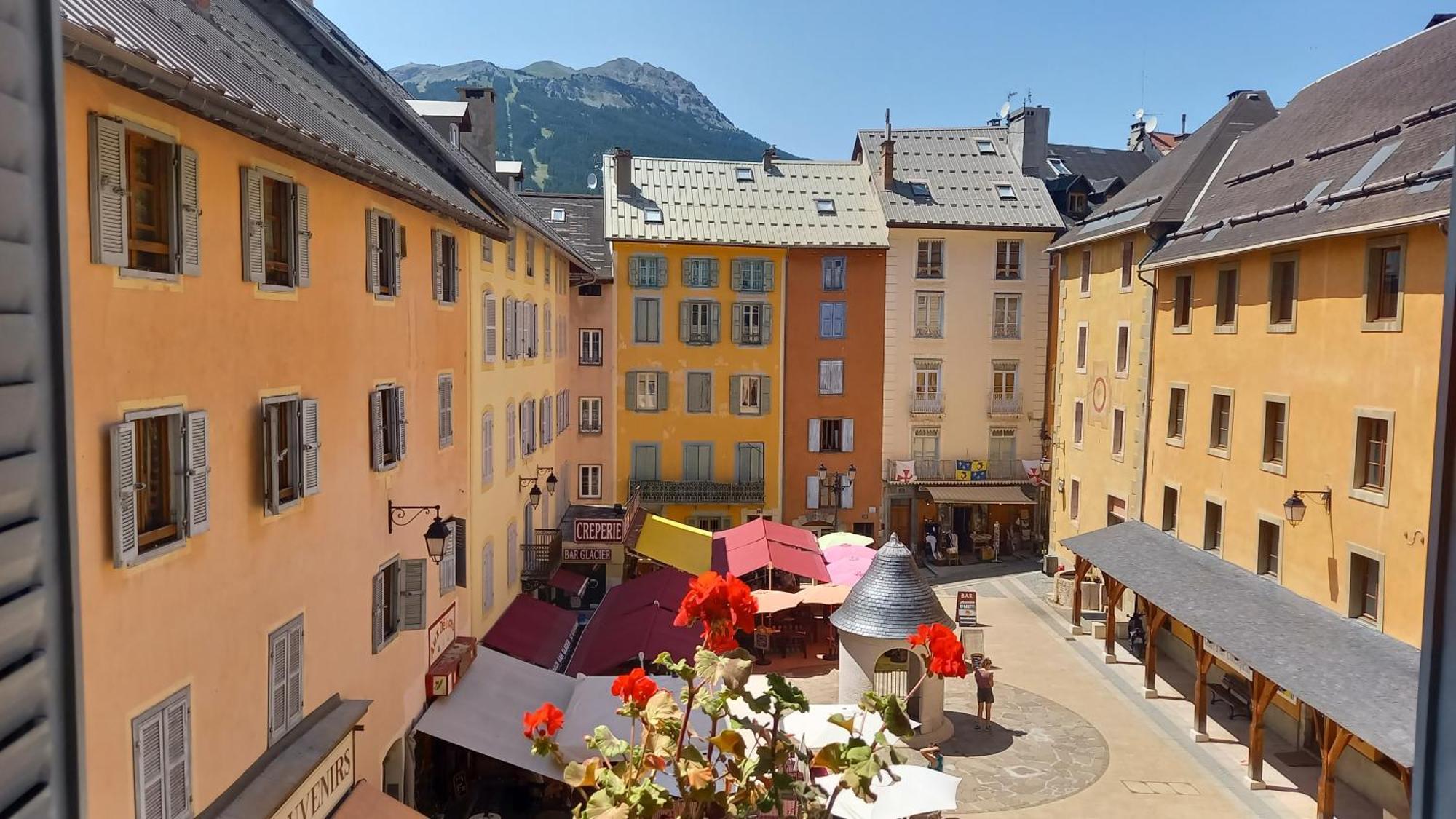 Appartement de charme le 1707 au cœur de la cité Vauban Briançon Extérieur photo