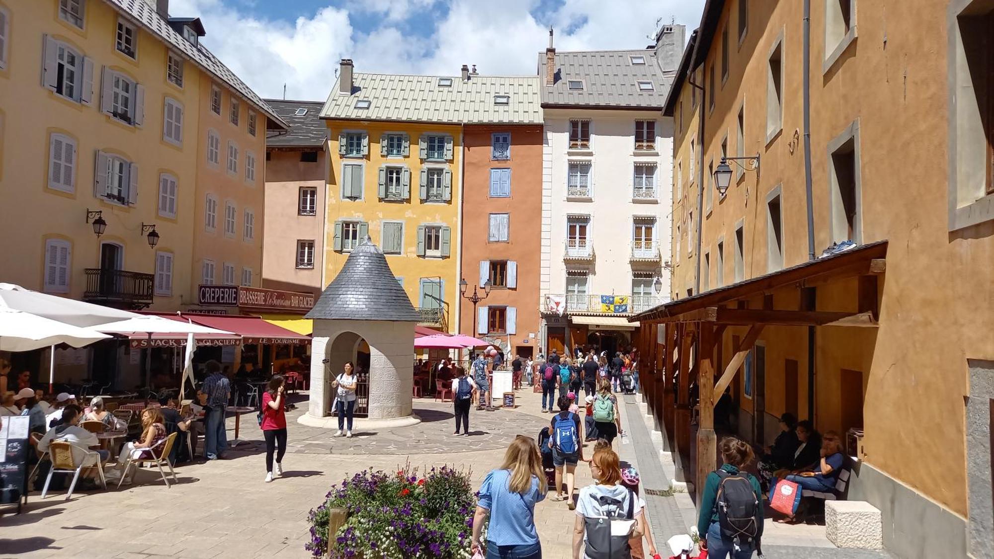 Appartement de charme le 1707 au cœur de la cité Vauban Briançon Extérieur photo